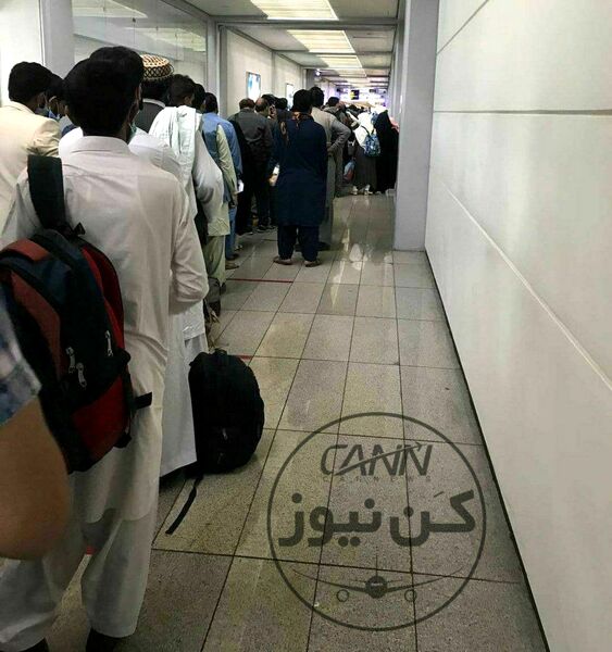 صف انجام تست مسافران پروازهای ورودی در فرودگاه امام خمینی (ره)