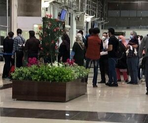 مسافران، از عدم کنترل بهداشتى در ورودى فرودگاه خبر مى دهند.