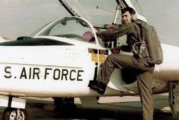 تیزپرواز گچسارانی که گوی سبقت از خلبانان آمریکایی ربود