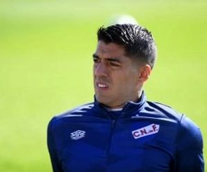 نقص فنی در هواپیما؛ سوارز به اردوی اروگوئه نرسید