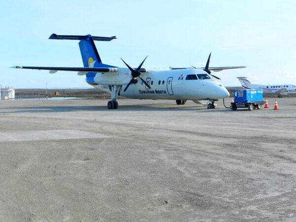 یک فروند Havilland Dash 8-100 کانادایی به رجیستر C-GRGO و شماره پرواز 5T-656 به همراه ۲۸ سر نشین پرواز دارد‌.