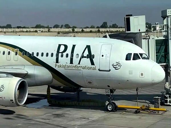 دو مهماندار پاکستانی پس از فرود در کانادا درخواست پناهندگی دادند