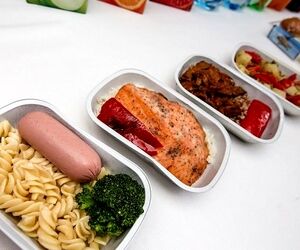 ۱۰ نکته درباره غذا خوردن در هواپیما