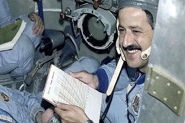 فضانوردی که خاک دمشق را به فضا برد درگذشت