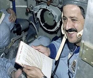فضانوردی که خاک دمشق را به فضا برد درگذشت