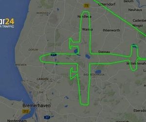 پرواز به شکل هواپیما