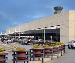 بازدید وزرای لبنانی و سفرای خارجی از فرودگاه بیروت در پی ادعای رسانه انگلیسی