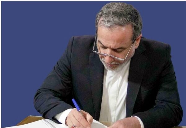 عراقچی خواستار برقراری پرواز مستقیم بین ایران و تونس شد