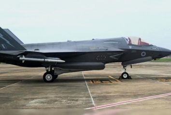 فرود اضطراری جنگنده اف-۳۵ انگلیس در ژاپن