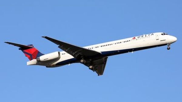  برخورد رعدوبرق با یک فروند MD-88 خطوط هوایی دلتا