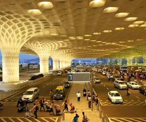 بارش باران فرودگاه بمبئی را به تعطیلی کشاند