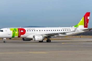  یک فروند امبرائر ERJ-190 شرکت هواپیمایی پرتغال (TAP) به رجیستر CS-TPV با شماره پرواز TP-487 از مبدا نیس فرانسه به مقصد لیسبون پرتغال به همراه ۶۱ مسافر و ۵ خدمه پرواز داشت.