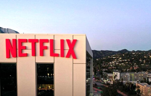 حقوق ۳۸۵ هزار دلاری برای مهماندار هواپیما خصوصی نتفلیکس
