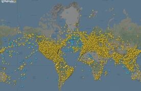 چرا بعضی از هواپیماها در نرم افزار flightradar24 آبی رنگ هستند؟