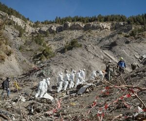خانواده‌های قربانیان
دهمین سالگرد سقوط هواپیمای جرمن‌وینگز را گرامی داشتند