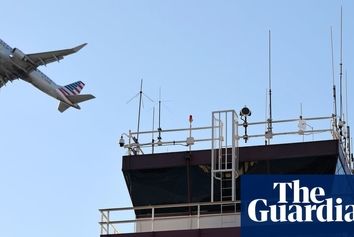 بحران کمبود نیروی کنترل ترافیک هوایی در فرودگاه هالیوود بوربنک لس‌آنجلس به‌دلیل تعطیلی دولت آمریکا