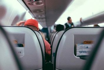 صندلی لق هواپیما و ۱۰ هزار درهم غرامت برای مسافر در ابوظبی