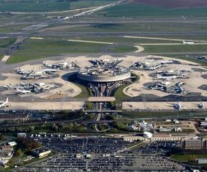 استفاده از دوربین برای سنجش حرارت  بدن مسافران در فرودگاه پاریس