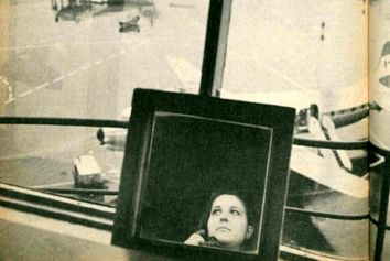 بدون اجازه این زن در باند فرودگاه مهرآباد آب از آب تکان نمی‌خورد!