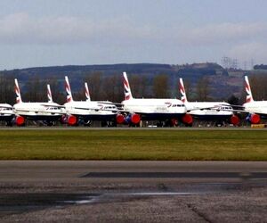 تصویری از هواپیماهای ایرباس A320 و A321 هواپیمایی بریتانیا، پارک شده در باند فرودگاه Glasgow اسکاتلند