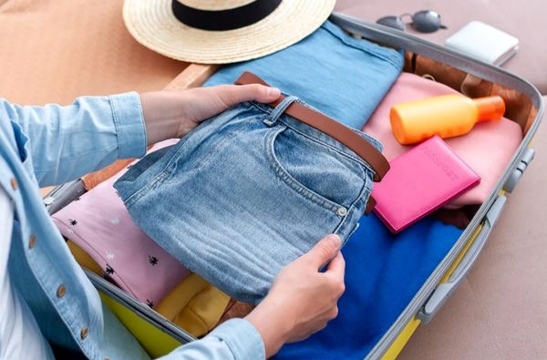 بدون این ۱۰ وسیله هرگز سوار هواپیما نشوید!