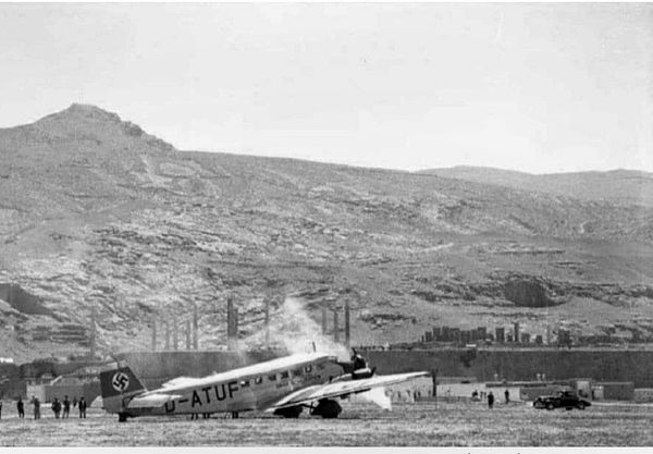 هواپیمای آلمانی
 در تخت جمشید سال ۱۳۱۲