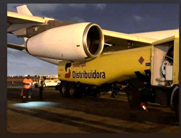 برخورد ماشین سوخت با A340