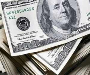 پلیس فرودگاه اصفهان از یک مسافر ۱۵۰ هزار دلار قاچاق کشف و ضبط کرد