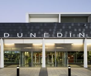 خداحافظی بیش از سه دقیقه فقط در پارکینگ فرودگاه نیوزیلند! +عکس
