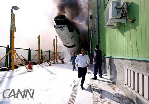 هواپیماى از رده خارج ماهان در فرودگاه امام آتش گرفت. آتش نشانان در تلاشند