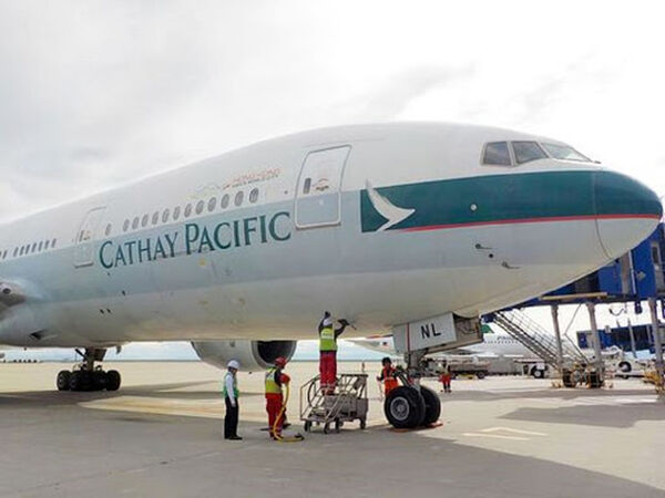 شرکت هواپیمایی Cathay Pacific در مذاکراتی با بویینگ و ایرباس تحویل هواپیماهای خریداری شده را به تعویق انداخت