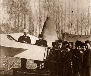 نخستین پرواز در آسمان ایران؛ نمایش هوایی خلبان لهستانی مقابل احمدشاه قاجار