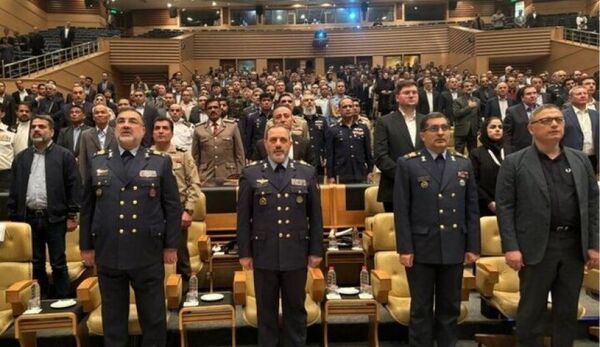 تاکید وزیر دفاع بر همکاری با شرکت‌های دانش‌بنیان