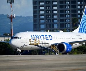 کارکنان یونایتد ایرلاینز پس از خوردن غذای کریسمس بیمار شدند

