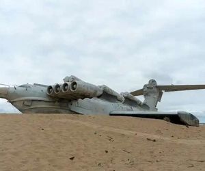 هواپیمای به گل نشسته در دریای خزر