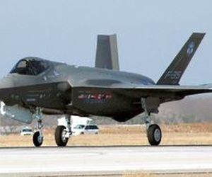 آزمایش هواپیما‌ی «اف-۳۵ اِی» حامل بمب هسته‌ای در آمریکا