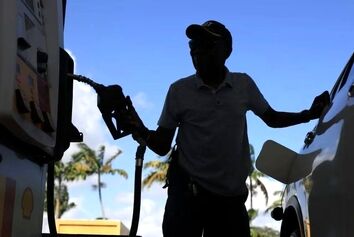 افزایش قیمت سوخت تعطیلات تابستانی آمریکایی ها را تحت الشعاع قرار داد