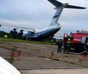 فرود اضطراری هواپیمای نظامی IL-76 روسیه در فرودگاه چرماشانکا کراسنویارسک