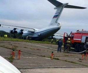 فرود اضطراری هواپیمای نظامی IL-76 روسیه در فرودگاه چرماشانکا کراسنویارسک