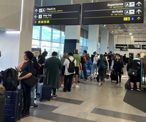 کشف ۲۸.۵ کیلوگرم مت‌آمفتامین در چمدان‌های رها شده در فرودگاه اوکلند +عکس

