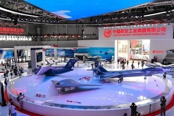 نمایش جدیدترین نسل هواپیماهای چینی در نمایشگاه هوانوردی "ایرشو"