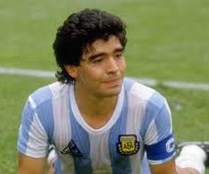 کفش های فوتبال مارادونا به فضا فرستاده می شود 