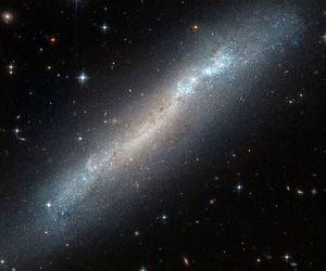 کهکشانی که فقط لبه بیرونی آن قابل مشاهده است