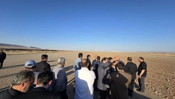 پزشکیان: قم میتواند قطب فرودگاهی بینالمللی کشور شود