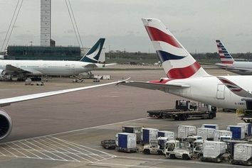 برخورد دو هواپیما در فرودگاه هیترو لندن + فیلم