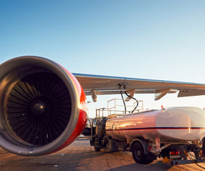 مصرف سوخت ۱۵۰۰ خودرو در یک هواپیما +فیلم
