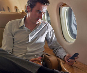 چرا در هواپیما گوشی همراه را خاموش می‌کنیم؟