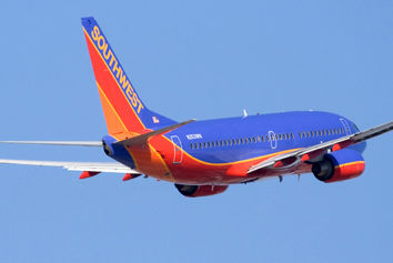 شکایت یک مسافر از خطوط هوایی Southwest بدنبال وقوع ایراد جدی موتور در پرواز شماره ۱۳۸۰