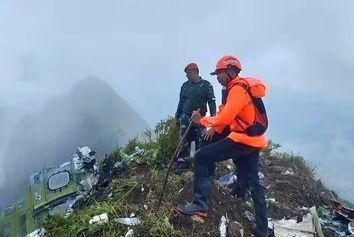 سقوط هواپیما در اندونزی با یک کشته و ۹ مفقودی
