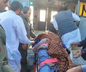 بالگرد نیروی دریایی ارتش به داد مجروح بندر جاسک رسید